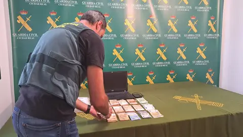 Dinero intervenido por la Guardia Civil Dinero intervenido por la Guardia Civil