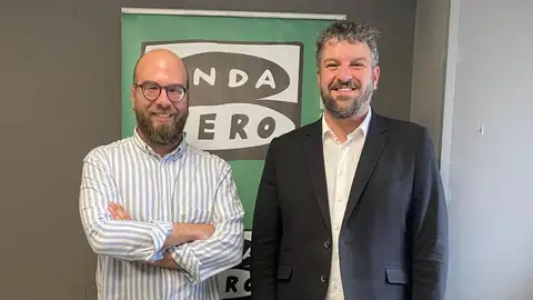 Lluís Apesteguia, coordinador general de Més per Mallorca y candidato a la presidencia del Govern, junto al periodista de Onda Cero Martí Rodríguez Lluís Apesteguia, coordinador general de Més per Mallorca y candidato a la presidencia del Govern, junto al periodista de Onda Cero Martí Rodríguez