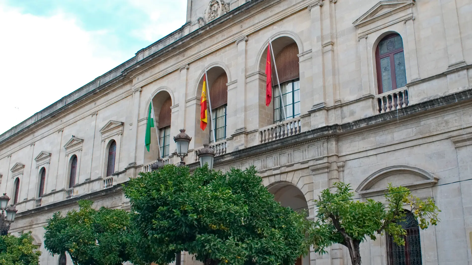 Vistas exteriores del Ayuntamiento de Sevilla.