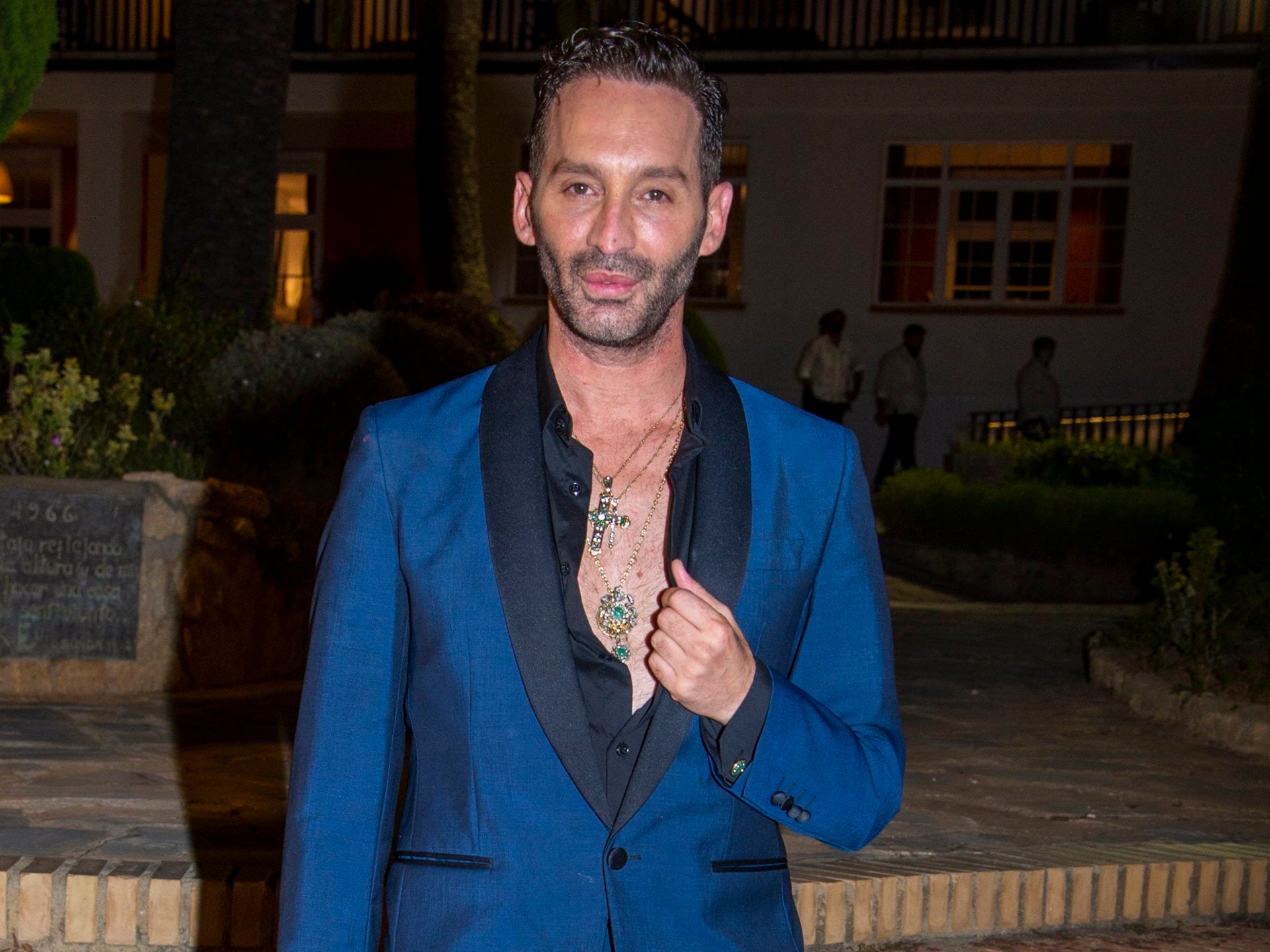 Muere a los 43 años el diseñador de moda flamenca Cristo Báñez, natural de Almonte Muere a los 43 años el diseñador de moda flamenca Cristo Báñez, natural de Almonte