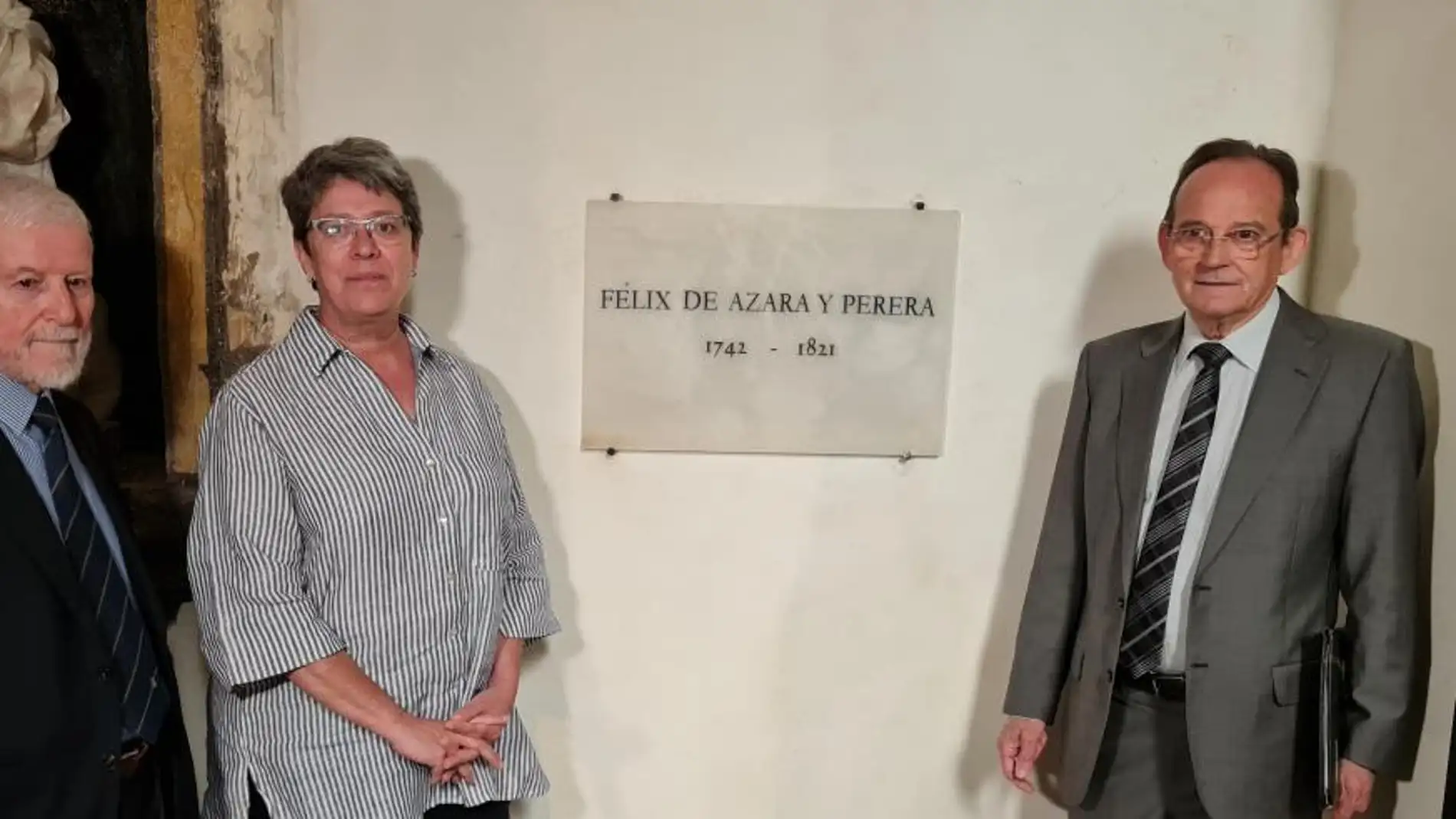 Francisco Jordán de Urriés y Azara, descendiente del naturalista; la directora general de Patrimonio Cultural, Marisancho Menjón, y el investigador José Ignacio Lorenzo.