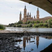El Ebro a su paso por la basílica del Pilar de Zaragoza