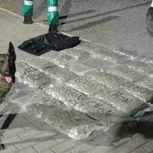 Detenido con 26 kilogramos de marihuana y polen de hachís en la AP-7 de Cabanes