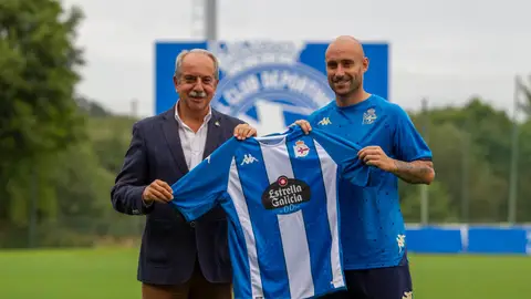 Antonio Couceiro y Gorka Santamaría El día de la presentación de Santamaría por el Dépor.