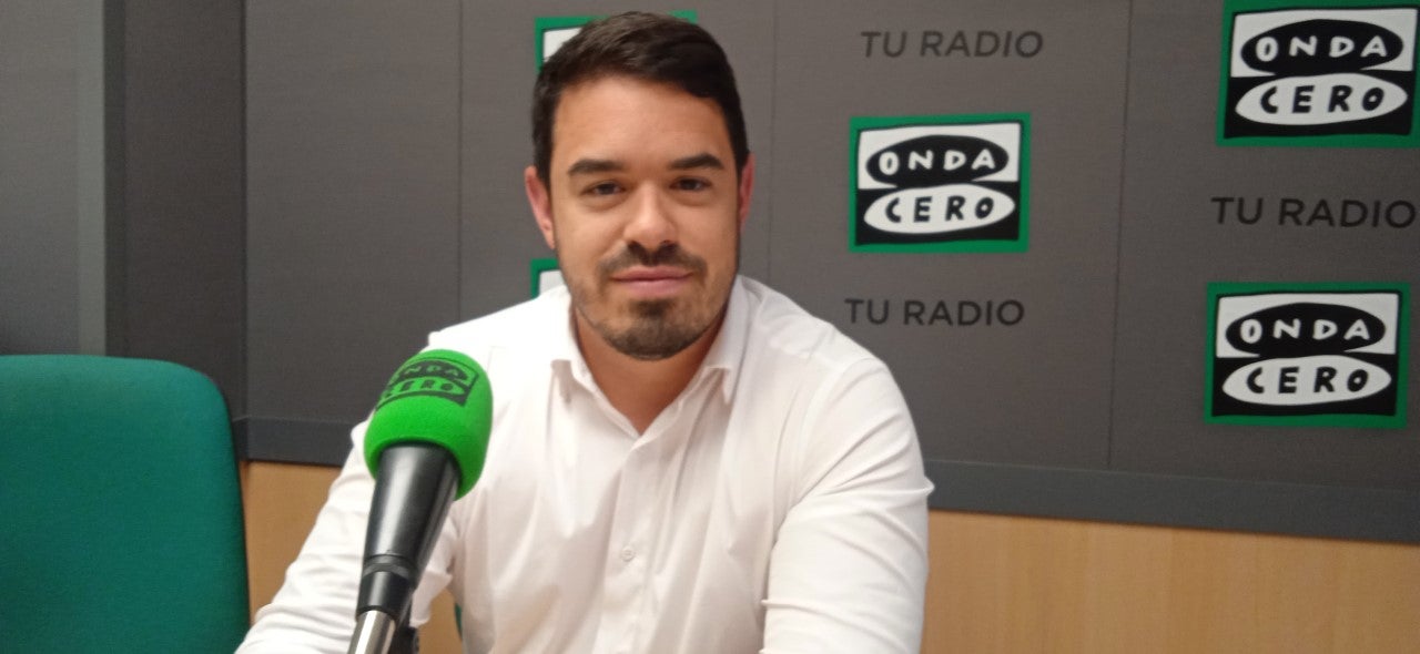 Miguel Ángel Salguero: "Ayudaremos a las empresas de Villena a crecer y ser más competitivas reduciendo la burocracia" Miguel Ángel Salguero: "Ayudaremos a las empresas de Villena a crecer y ser más competitivas reduciendo la burocracia"