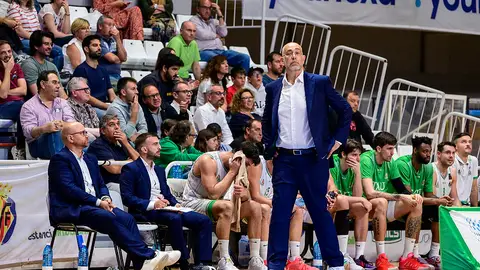 Orenga dirige desde el banquillo en el Ciutat Orenga dirige desde el banquillo en el Ciutat