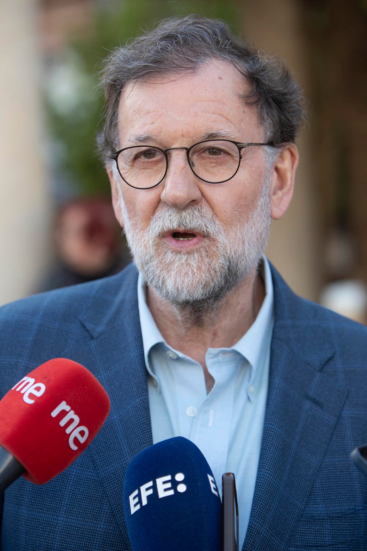 Rajoy ataca a Sánchez por las listas de Bildu: "Algunos olvidan que ese partido cogobierna con el PSOE" Rajoy ataca a Sánchez por las listas de Bildu: "Algunos olvidan que ese partido cogobierna con el PSOE"