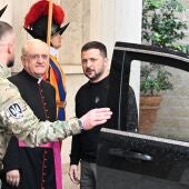 Zelenski a su llegada a El Vaticano para reunirse con Francisco