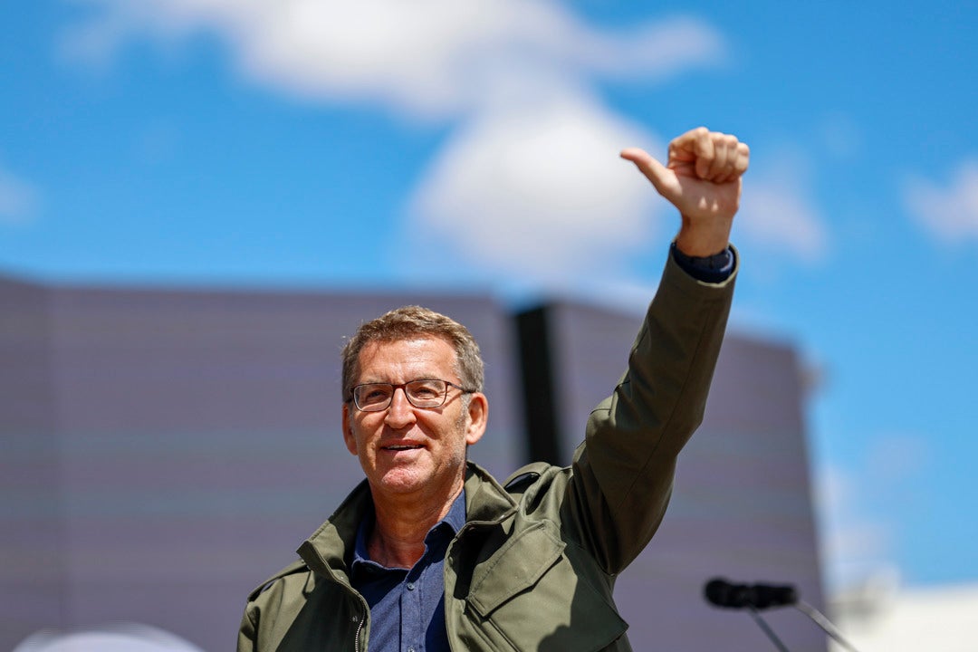 Núñez Feijóo replica a Sánchez: "Lo indecente es que él gobierne con Bildu" Núñez Feijóo replica a Sánchez: "Lo indecente es que él gobierne con Bildu"