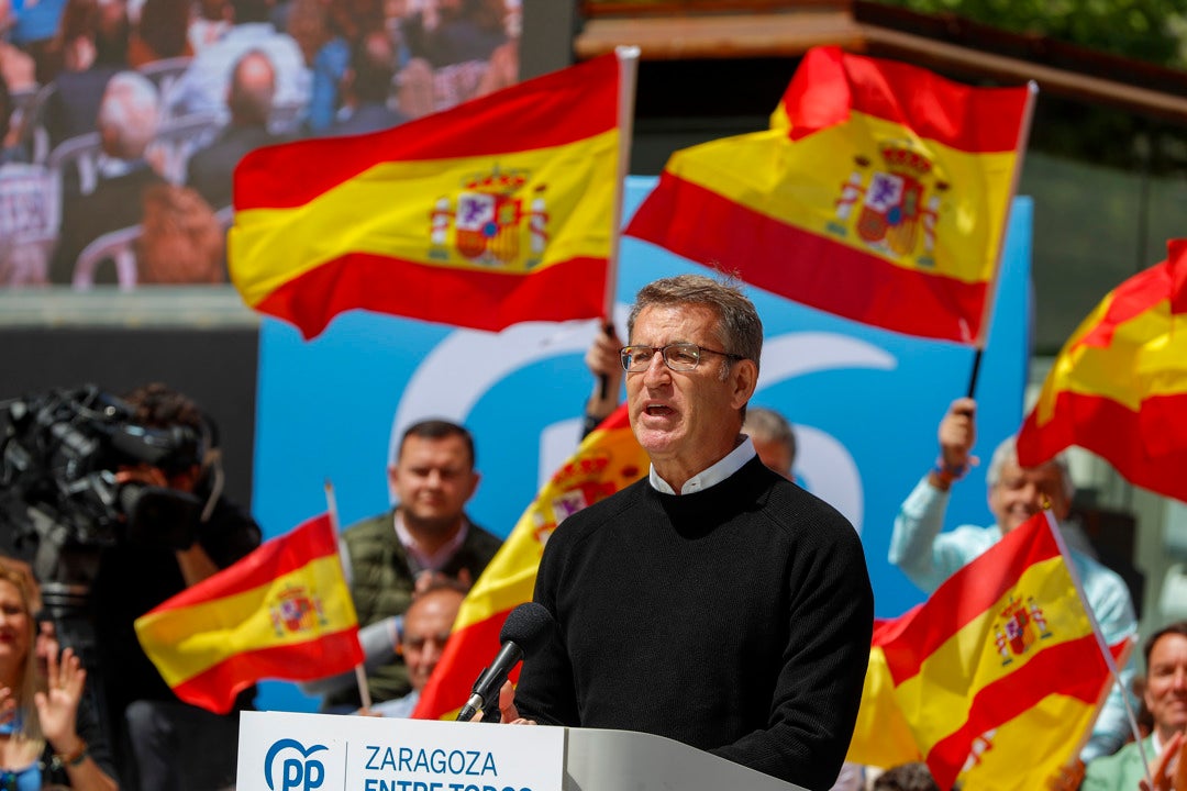 Núñez Feijóo pide a los barones del PSOE que se rebelen contra Sánchez, "el cautivo de Bildu" Núñez Feijóo pide a los barones del PSOE que se rebelen contra Sánchez, "el cautivo de Bildu"