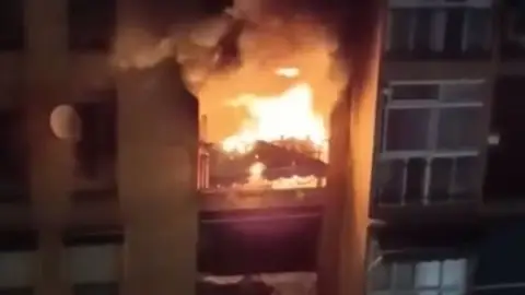Muere un niño de seis años y herida grave su madre en el incendio en un piso de Granada Muere un niño de seis años y herida grave su madre en el incendio en un piso de Granada