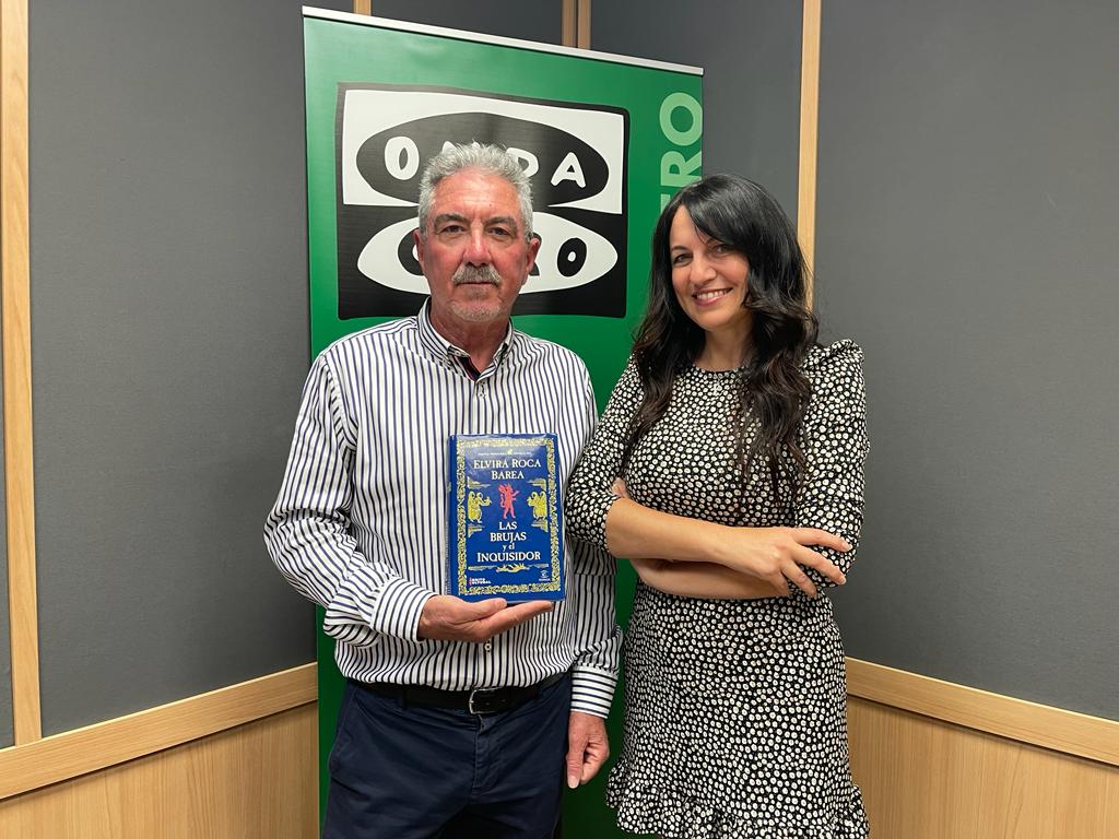 La escritora, Elvira Roca, desmonta mitos en Más de uno Alicante con su novela "Las brujas y el inquisidor" La escritora, Elvira Roca, desmonta mitos en Más de uno Alicante con su novela "Las brujas y el inquisidor"