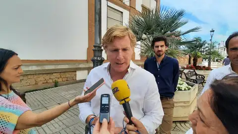 El PP de Badajoz anuncia una red de electrolineras y la ampliación del carril bici hasta 50 kilómetros El PP de Badajoz anuncia una red de electrolineras y la ampliación del carril bici hasta 50 kilómetros