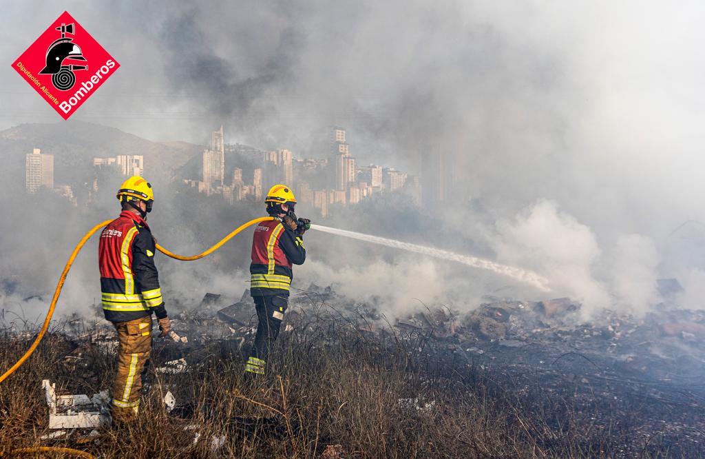 La Policía Científica investiga si el incendio de Armanello, en Benidorm, fue intencionado La Policía Científica investiga si el incendio de Armanello, en Benidorm, fue intencionado