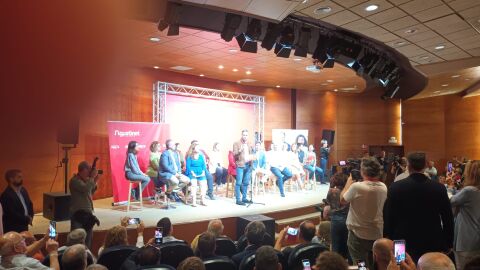 Pedro Sánchez promete en Ibiza convertir el problema de la vivienda "en una causa nacional" Pedro Sánchez promete en Ibiza convertir el problema de la vivienda "en una causa nacional"