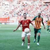 Dani Vega, jugador del Real Murcia, contra el Alcoyano en el Enrique Roca. Mayo 2023