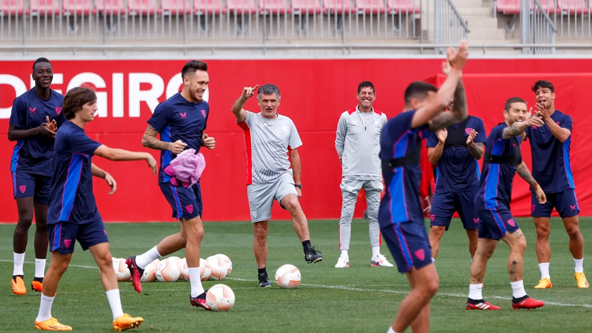 Mendilibar dirige el entrenamiento del Sevilla