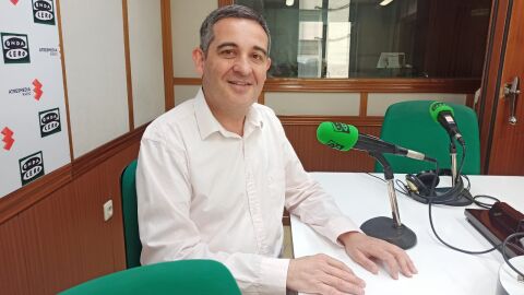 Ángel Aguas en los estudios de Onda Cero Ciudad Real