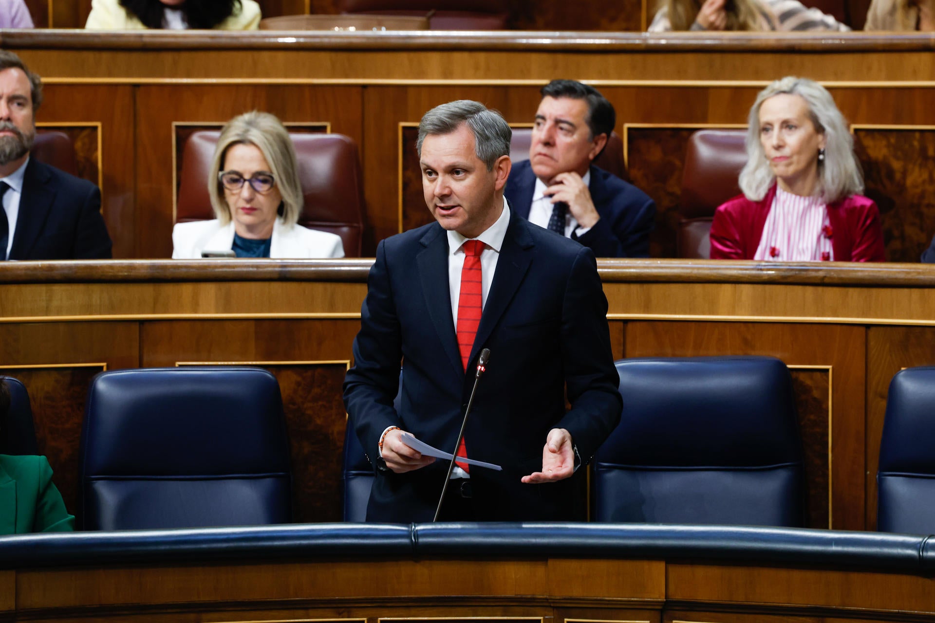 El ministro de Sanidad pone fecha al fin de las mascarillas obligatorias en centros sanitarios y farmacias El ministro de Sanidad pone fecha al fin de las mascarillas obligatorias en centros sanitarios y farmacias