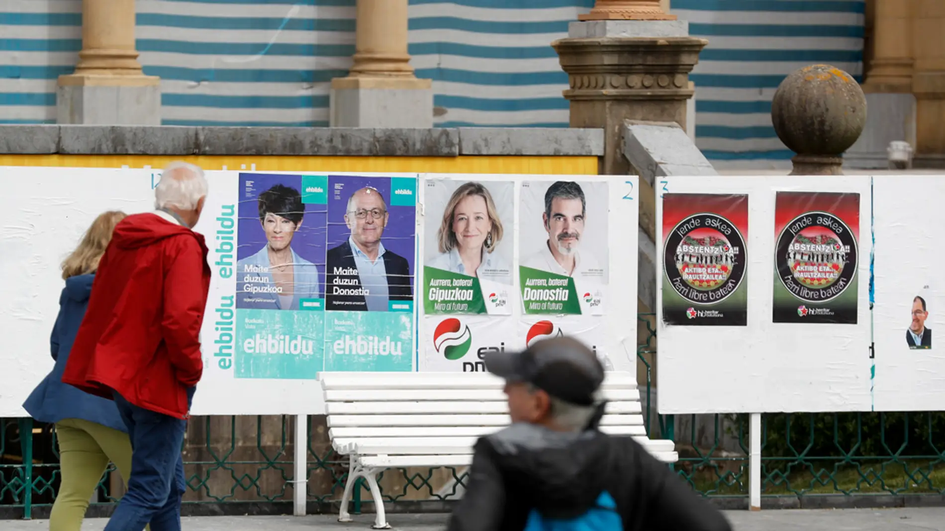 Varios carteles electorales de los candidatos de EH Bildu a las elecciones