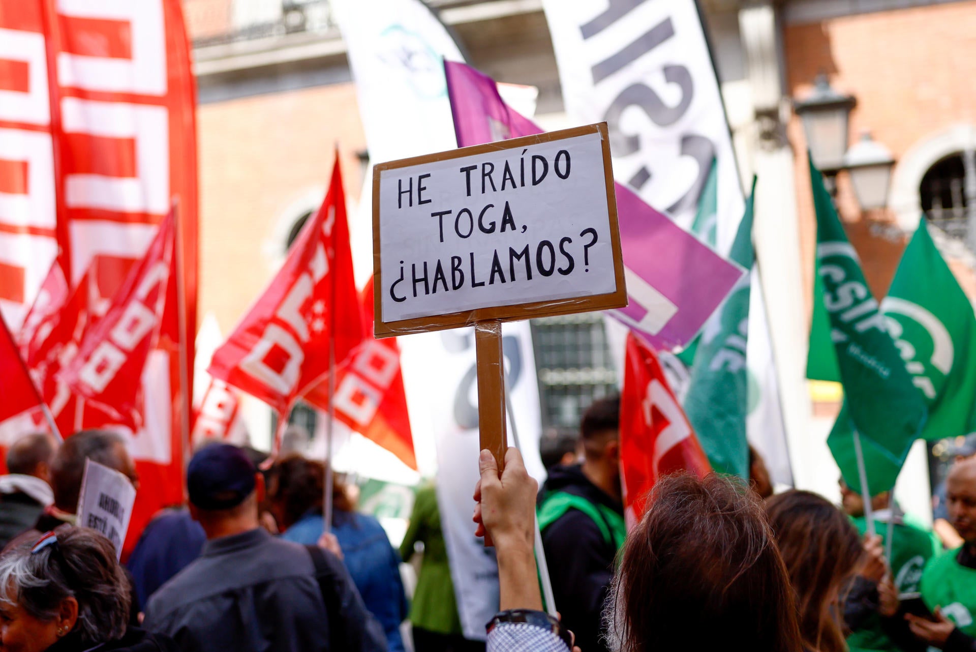 Jueces y fiscales desconvocan la huelga tras aceptar la propuesta del Gobierno seis de las siete asociaciones Jueces y fiscales desconvocan la huelga tras aceptar la propuesta del Gobierno seis de las siete asociaciones