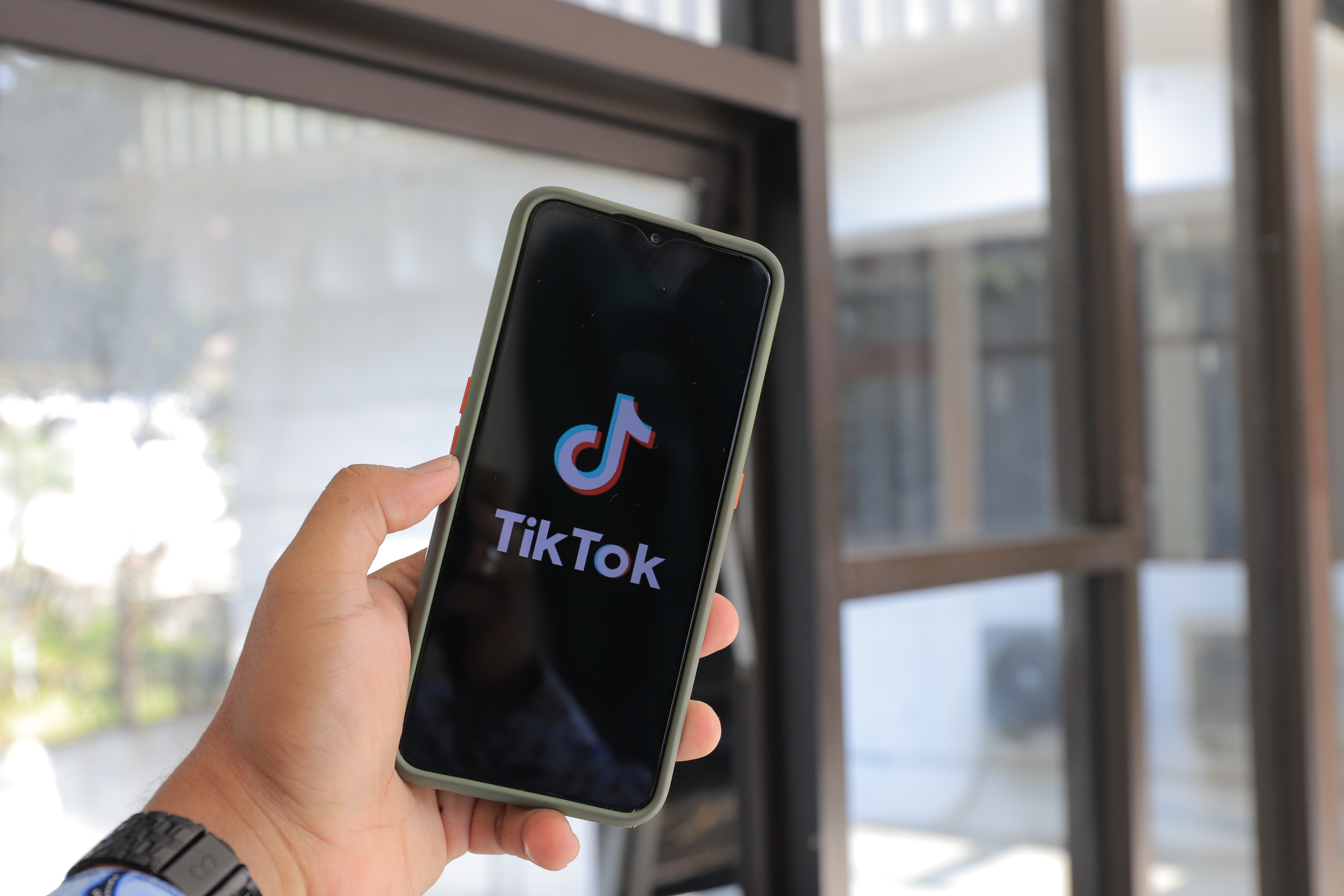 Detenida una influencer de TikTok por abusar sexualmente de una amiga mientras dormía y publicarlo en redes Detenida una influencer de TikTok por abusar sexualmente de una amiga mientras dormía y publicarlo en redes