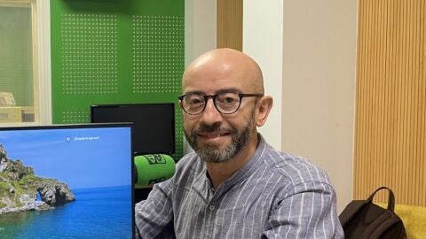 Pepe Araujo en los estudios de Onda Cero Ourense