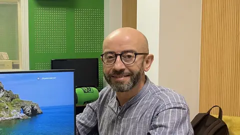 Pepe Araujo en los estudios de Onda Cero Ourense Pepe Araujo en los estudios de Onda Cero Ourense