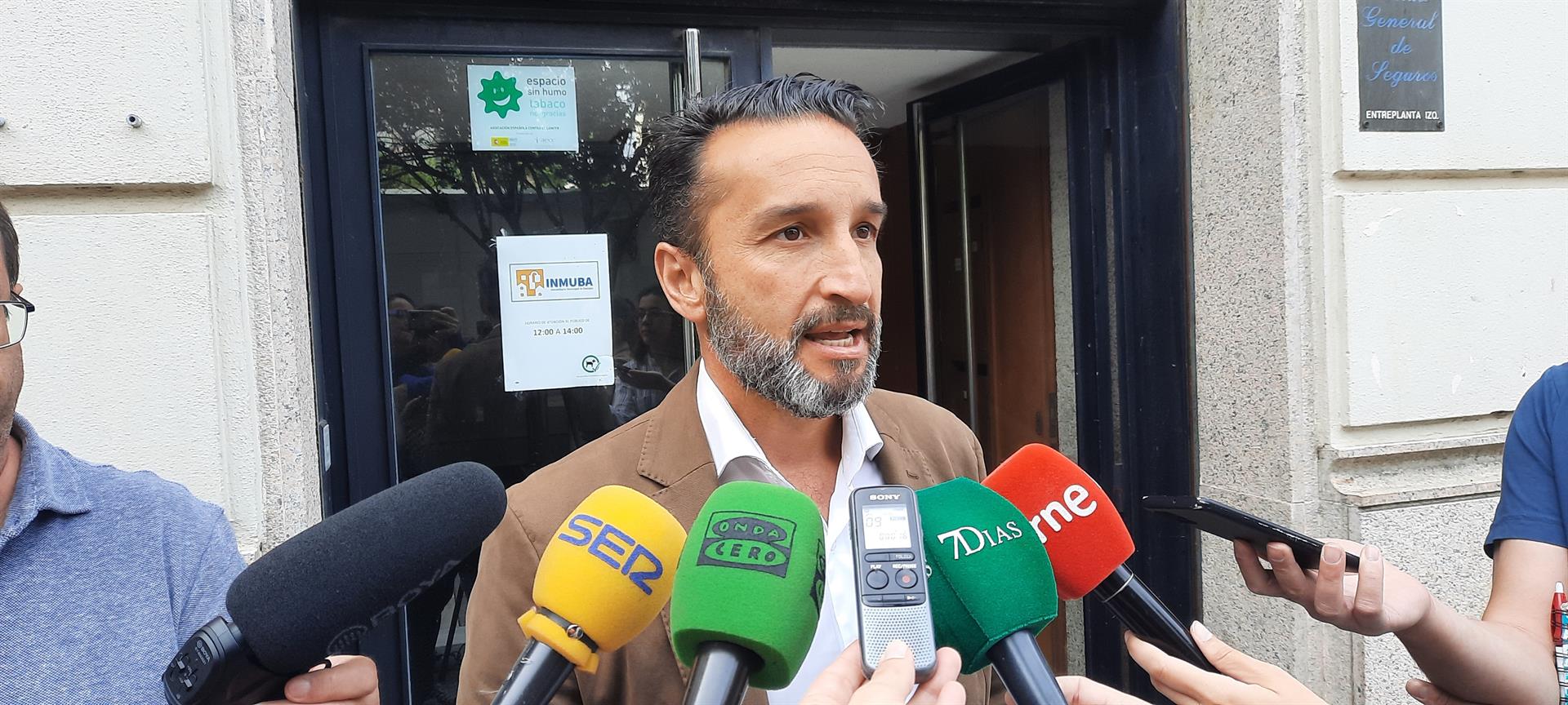 El PSOE de Badajoz se compromete a construir 100 viviendas y anuncia una reestructuración de la Inmobiliaria Municipal El PSOE de Badajoz se compromete a construir 100 viviendas y anuncia una reestructuración de la Inmobiliaria Municipal