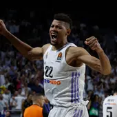 Tavares celebra la victoria en el quinto partido ante el Partizan Tavares celebra la victoria en el quinto partido ante el Partizan
