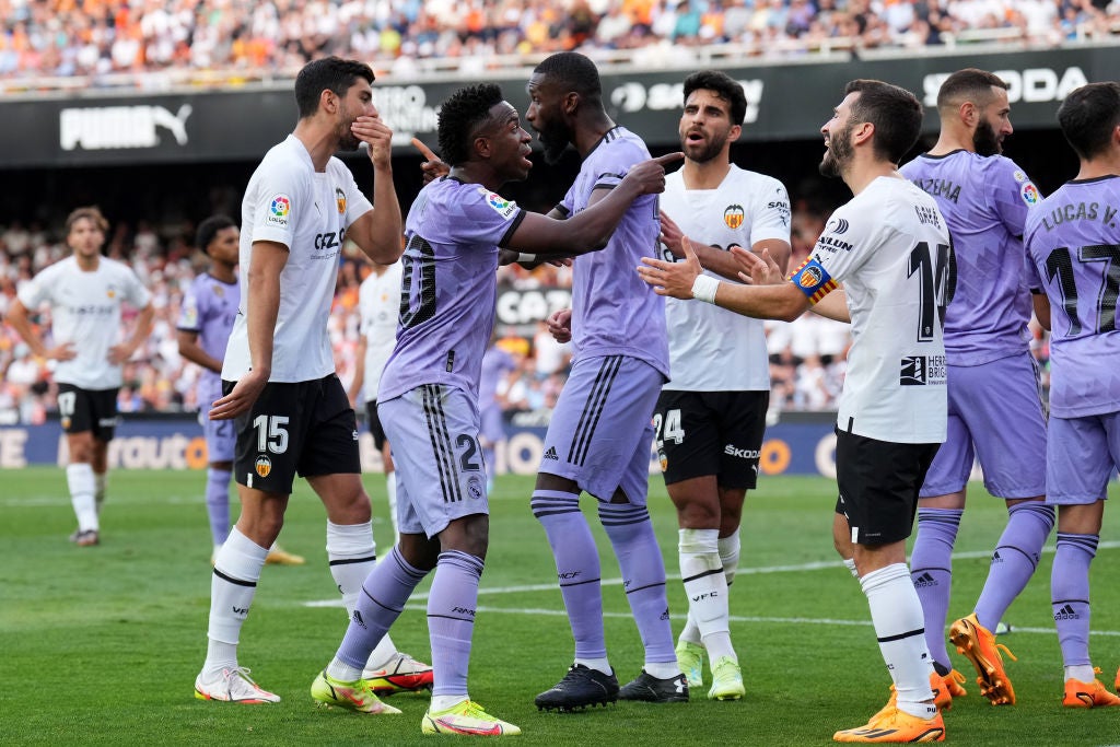Vinicius acusa a un aficionado y amenaza con irse de Mestalla Vinicius acusa a un aficionado y amenaza con irse de Mestalla