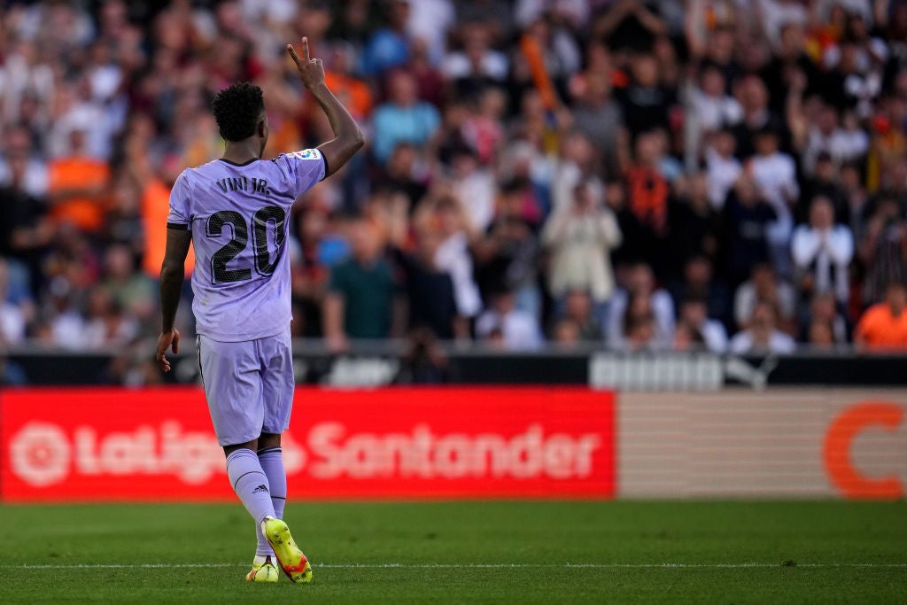 VÍDEO: La reacción de Vinicius al ser preguntado por si pedirá perdón a la afición del Valencia VÍDEO: La reacción de Vinicius al ser preguntado por si pedirá perdón a la afición del Valencia