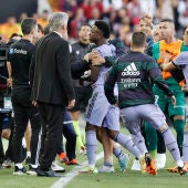 Imagen de la polémica con Vinicius en el partido entre Valencia y Real Madrid en Mestalla