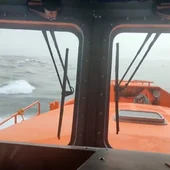 Tres tripulantes rescatados en aguas de Tarifa tras impactar un grupo de orcas con el velero en el que viajaban Tres tripulantes rescatados en aguas de Tarifa tras impactar un grupo de orcas con el velero en el que viajaban