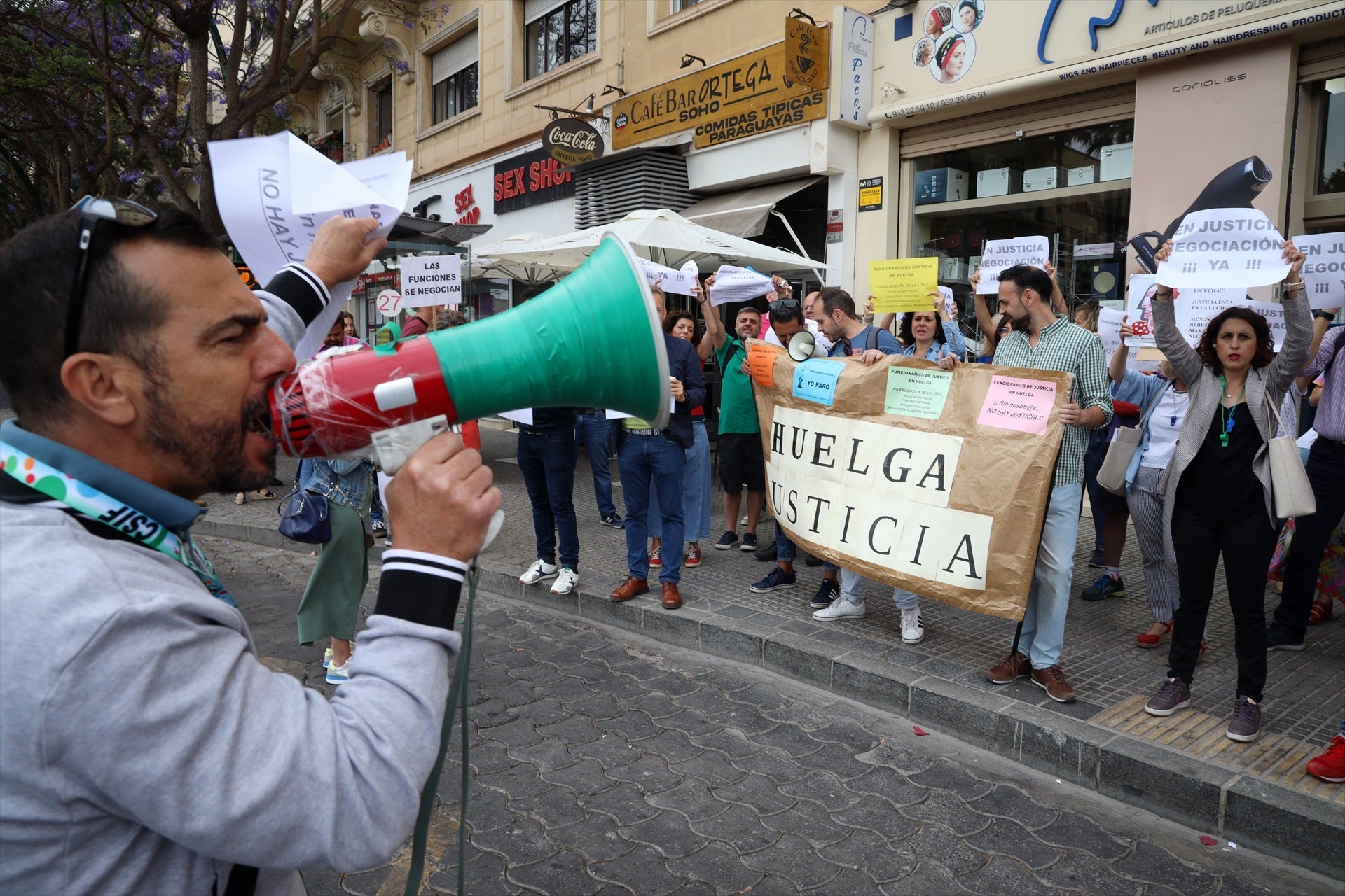 Tras más de dos meses y medio de movilizaciones y 5.000 juicios suspendidos los funcionarios de Justicia de Málaga paralizan su huelga Tras más de dos meses y medio de movilizaciones y 5.000 juicios suspendidos los funcionarios de Justicia de Málaga paralizan su huelga