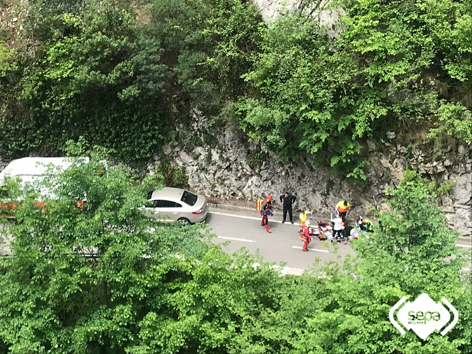 Evacuado un motorista tras caer en la N625 en el concejo de Ponga Evacuado un motorista tras caer en la N625 en el concejo de Ponga