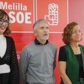 El ministro del Interior, Fernando Grande-Marlaska, junto a la delegada del Gobierno en Melilla, Sabrina Moh, y la secretaria general y candidata del PSOE de Melilla al 28-M, Gloria Rojas.
