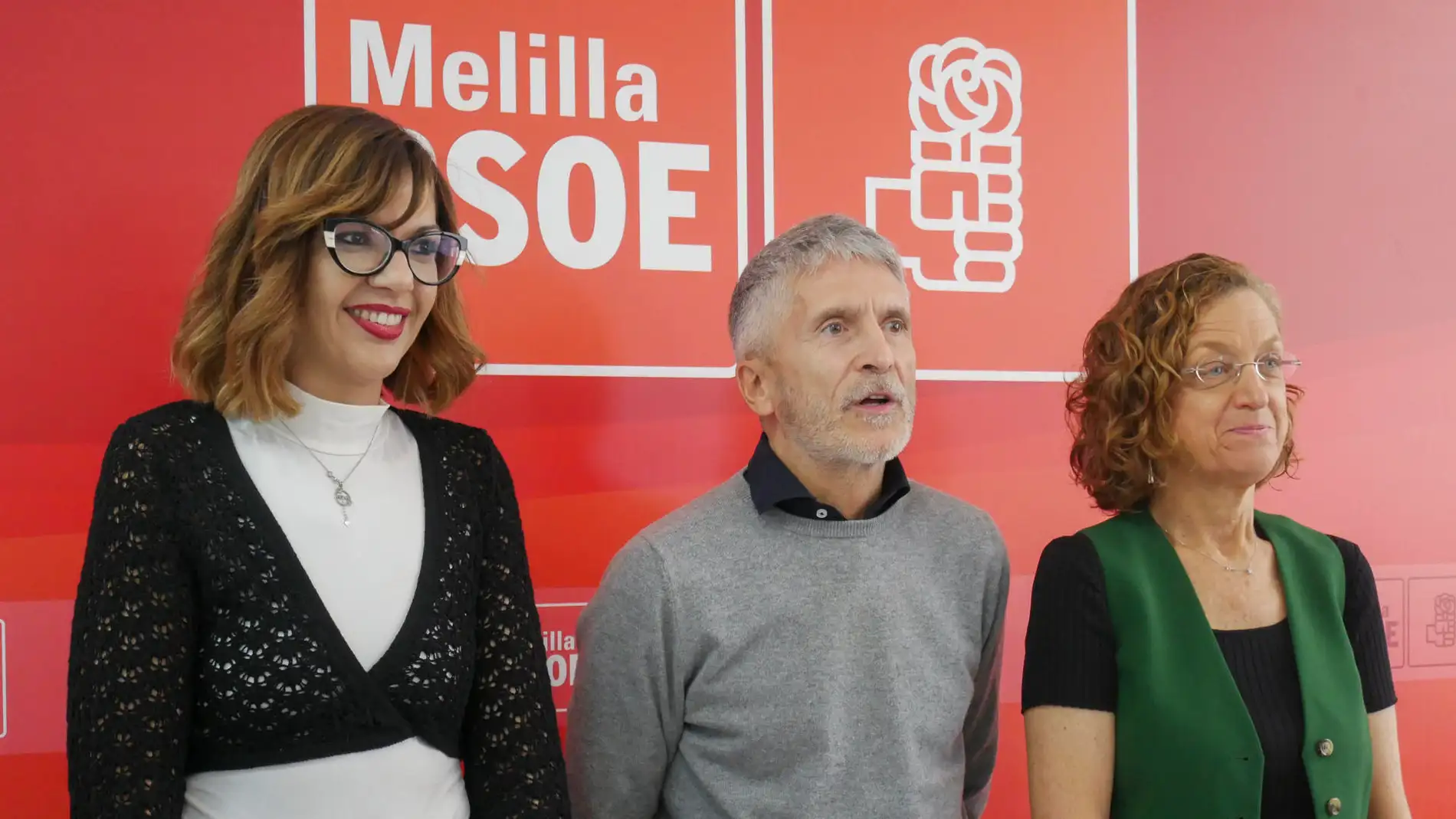 El ministro del Interior, Fernando Grande-Marlaska, junto a la delegada del Gobierno en Melilla, Sabrina Moh, y la secretaria general y candidata del PSOE de Melilla al 28-M, Gloria Rojas.