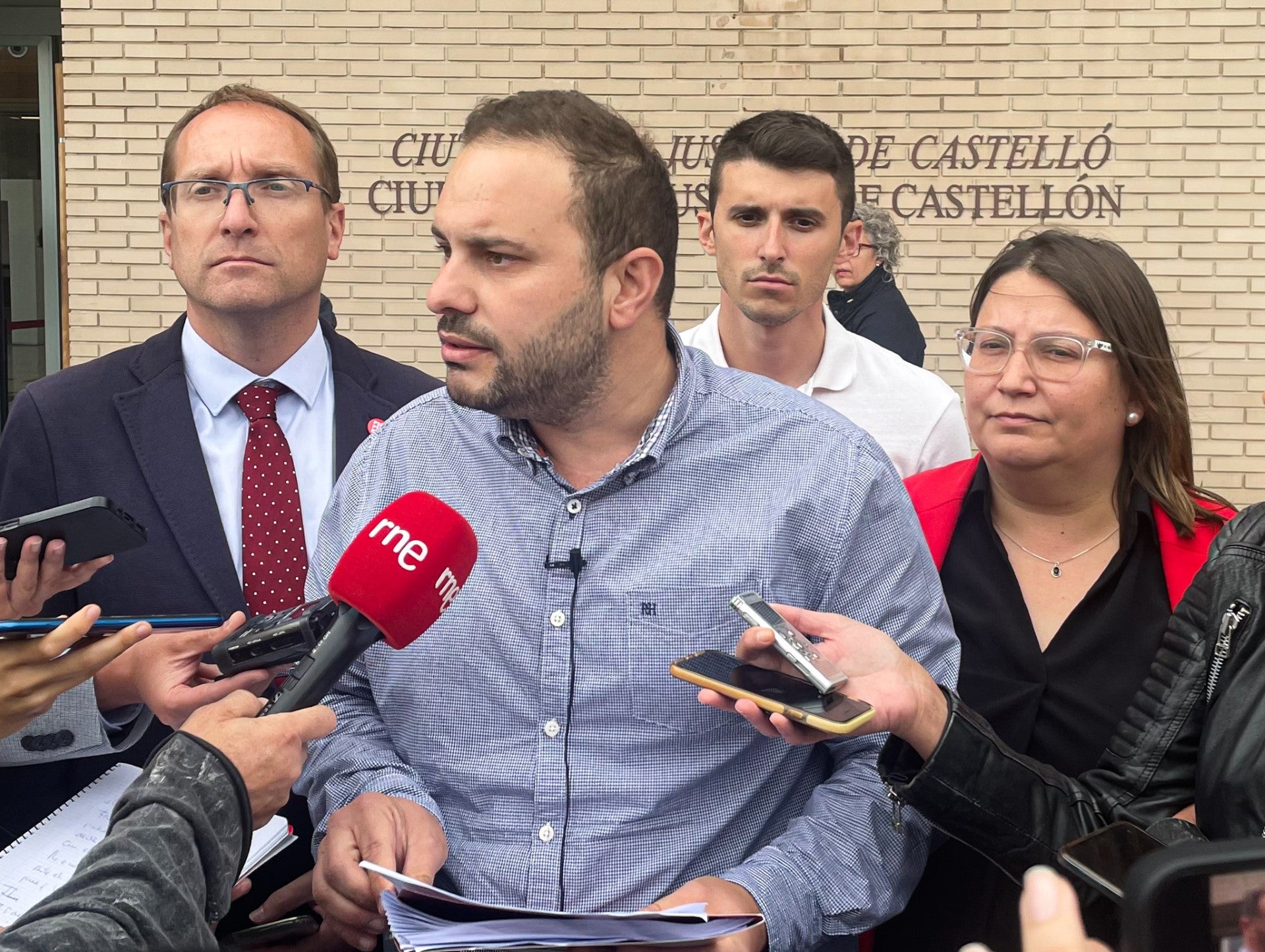 El PSOE pide a Fiscalía que investigue las pintadas en contra del partido y pide colaboración al PP El PSOE pide a Fiscalía que investigue las pintadas en contra del partido y pide colaboración al PP