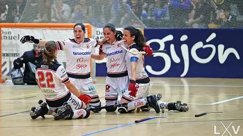 Las jugadoras del Telecable celebran un triunfo Las jugadoras del Telecable celebran un triunfo