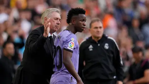 Vinicius y Ancelotti, en el partido en Mestalla. Vinicius y Ancelotti, en el partido en Mestalla.