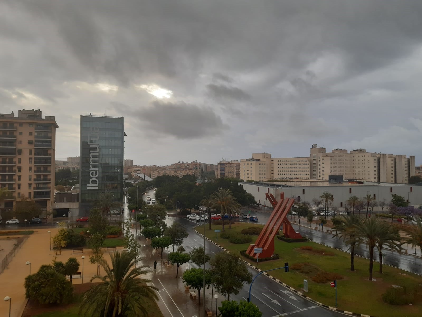 La provincia de Alicante pasa de aviso amarillo a nivel naranja por lluvias localmente fuertes La provincia de Alicante pasa de aviso amarillo a nivel naranja por lluvias localmente fuertes