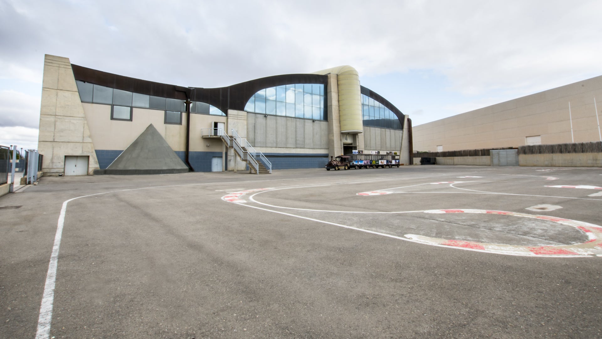 Las clases de pintura de aviones empezarán en junio Las clases de pintura de aviones empezarán en junio