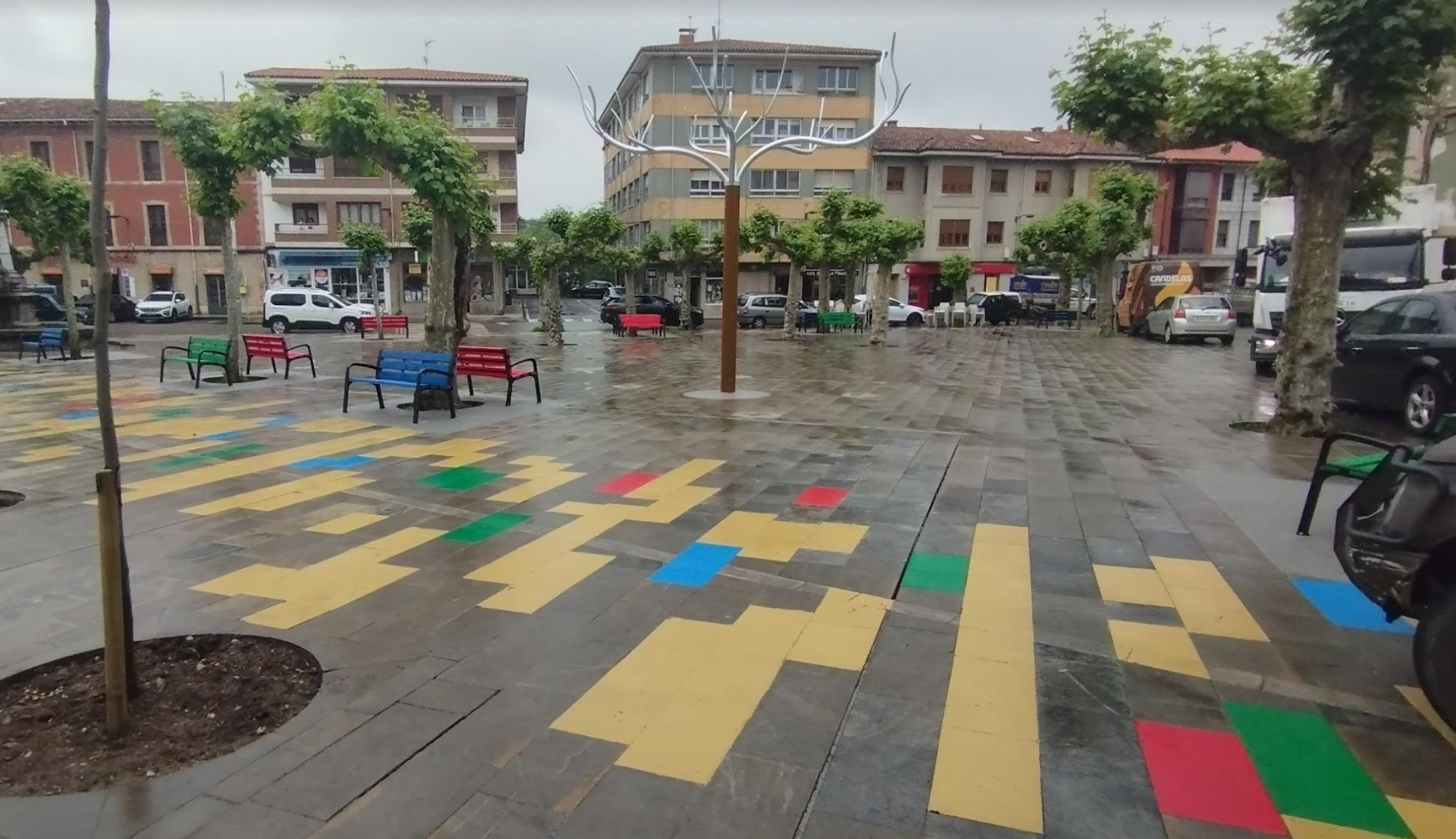 Finalizan las obras de la plaza de Posada en Llanes y se reunifica el mercado semanal Finalizan las obras de la plaza de Posada en Llanes y se reunifica el mercado semanal