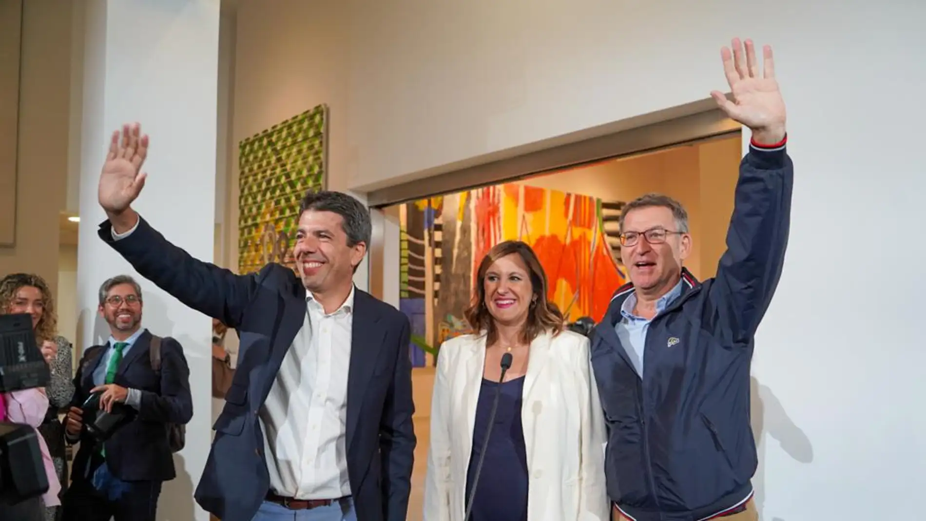 El candidato del PPCV a Presidente de la Generalitat, Carlos Mazón; la candidata a la Alcaldía de Valencia, Maria José Catalá y el presidente del PP, Alberto Núñez Feijóo, en València. 