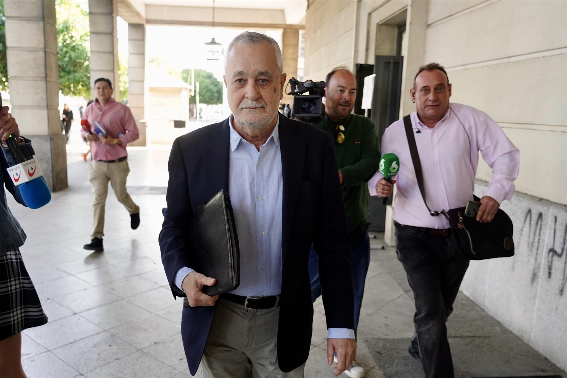 El fiscal tiene tres días para decidir la entrada en prisión de Griñán tras el nuevo informe El fiscal tiene tres días para decidir la entrada en prisión de Griñán tras el nuevo informe
