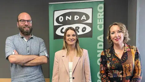 Margalida Prohens (PP), junto a los periodistas de Onda Cero Mallorca, Martí Rodríguez y Elka Dimitrova Margalida Prohens (PP), junto a los periodistas de Onda Cero Mallorca, Martí Rodríguez y Elka Dimitrova