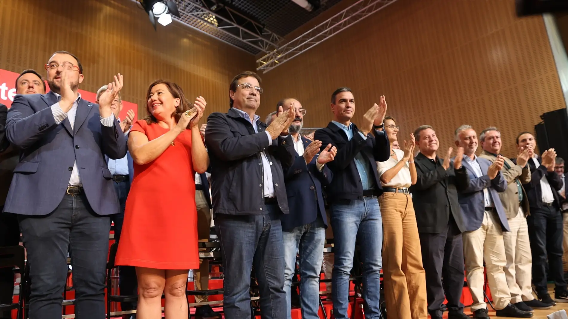 Sánchez, junto a otros presidentes autonómicos en un Consejo Federal del PSOE.
