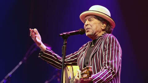 Joaqu&iacute;n Sabina durante su concierto en el Wizink Center de Madrid, dentro de su actual gira "Contra todo pron&oacute;stico".