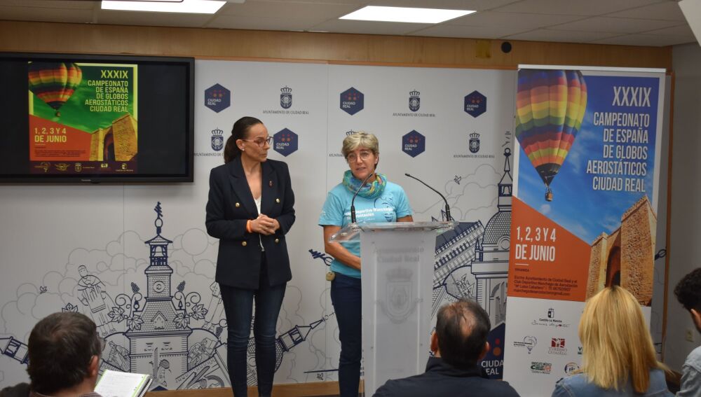 Maria Luisa Cabañero y Eva Masías durante la presentación del campeonato